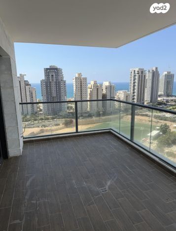 אמנון ליפקין שחק 