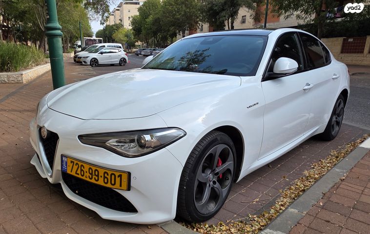 מודעת רכב אלפא רומיאו ג'וליה