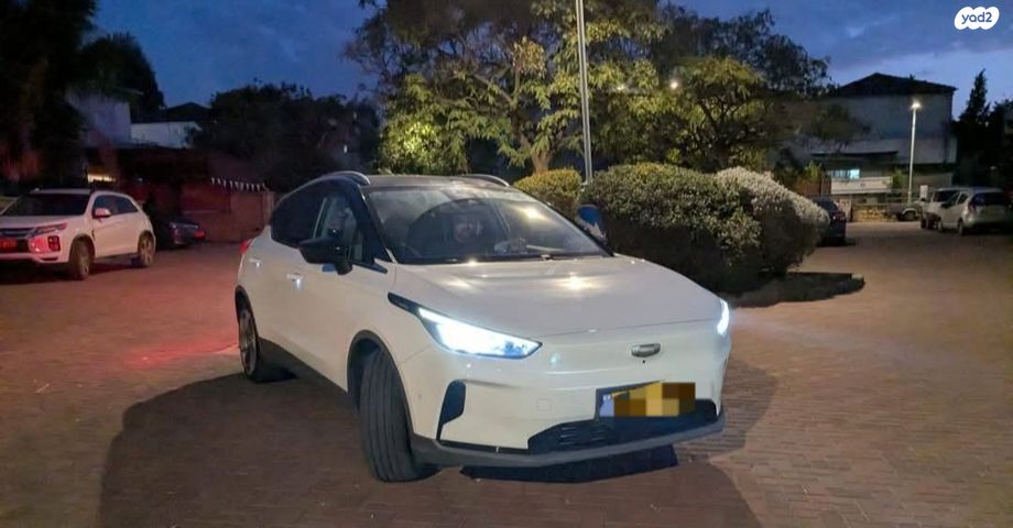 מודעת רכב ג׳ילי Geometry C