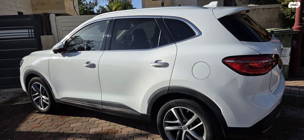 מודעת רכב אם ג'י EHS PHEV