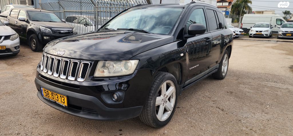 מודעת רכב ג'יפ קומפאס