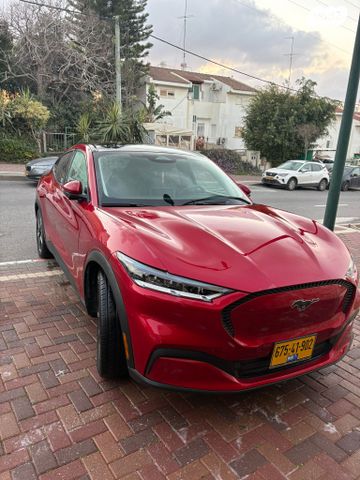 מודעת רכב פורד מוסטנג Mach-E