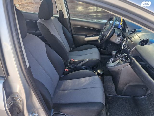 מודעת רכב מאזדה 2