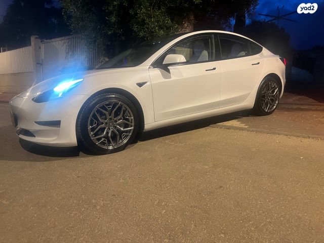מודעת רכב טסלה מודל 3