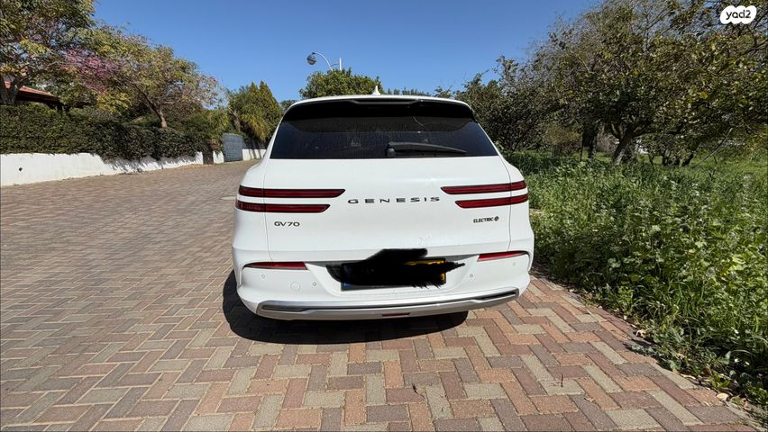 מודעת רכב ג'נסיס GV70