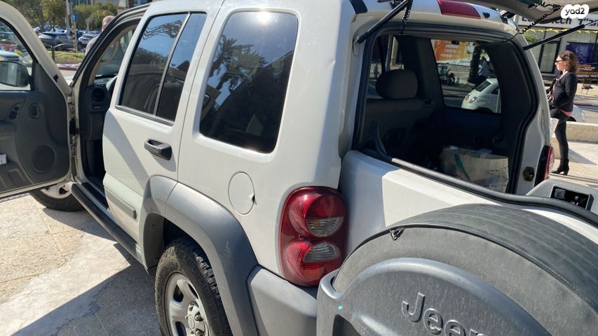 מודעת רכב ג'יפ צ'ירוקי