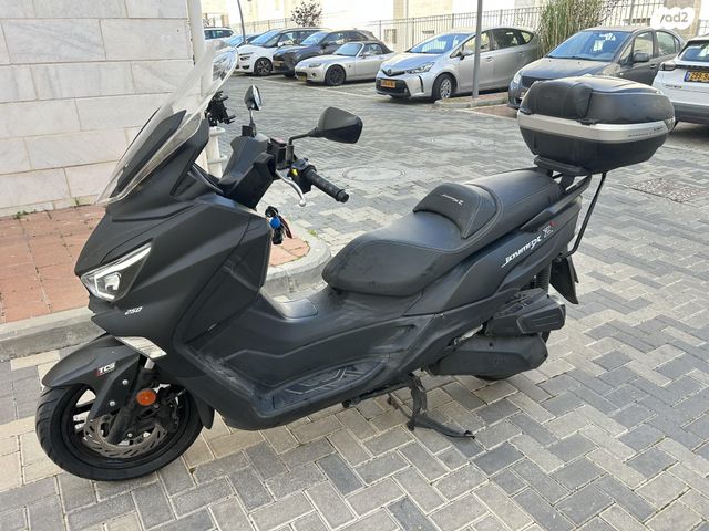 מודעת רכב סאן יאנג ג'וי-מקס Z-250