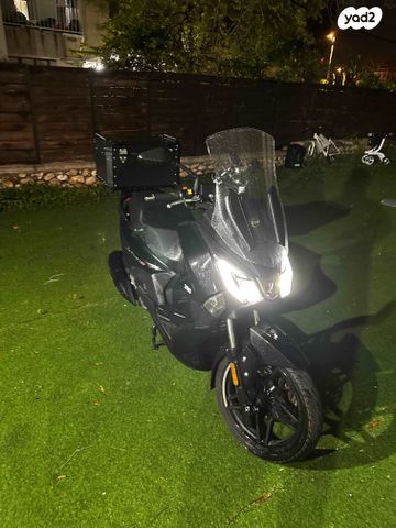 מודעת רכב סאן יאנג ג'וירייד 300 16