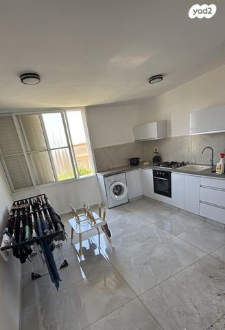 שדרות יגאל אלון 28