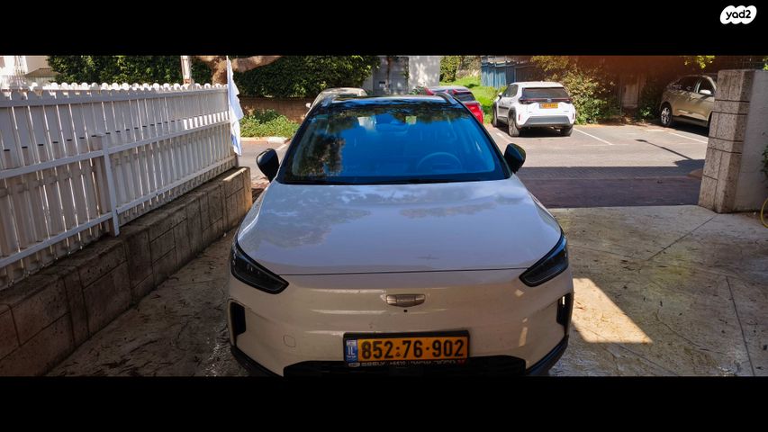 מודעת רכב ג׳ילי Geometry C