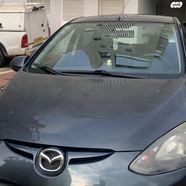 מודעת רכב מאזדה 2