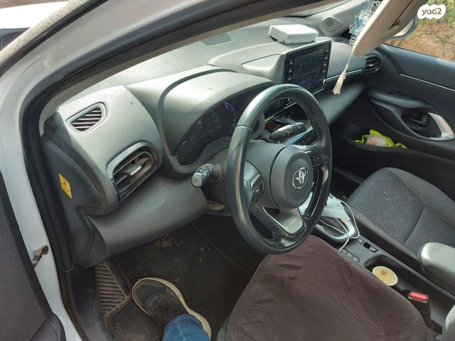 מודעת רכב טויוטה יאריס קרוס