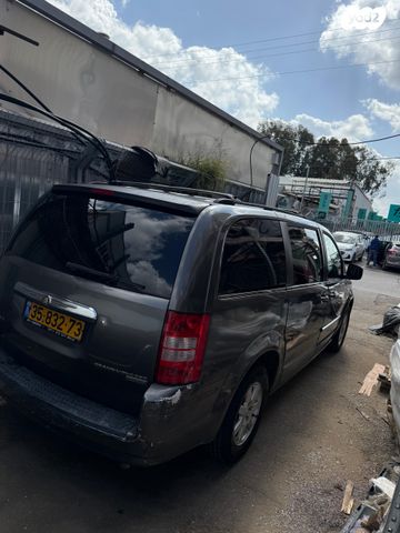 מודעת רכב קרייזלר גראנד וויאג'ר