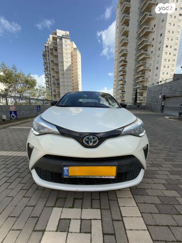 מודעת רכב טויוטה C-HR