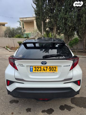 מודעת רכב טויוטה C-HR