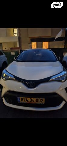 מודעת רכב טויוטה C-HR