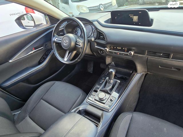 מודעת רכב מאזדה CX-30 1