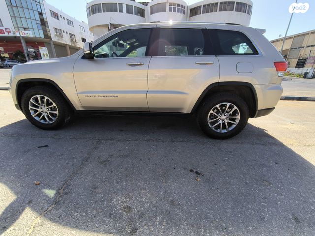 מודעת רכב ג'יפ גרנד צ'ירוקי 2