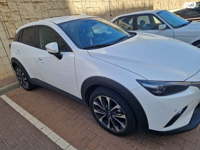 מודעת רכב מאזדה CX-3