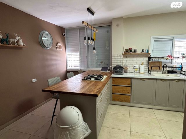 ז'בוטינסקי 7