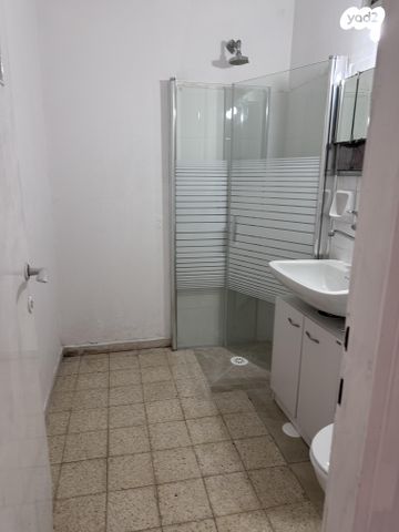 שדרות הקיבוצים 10