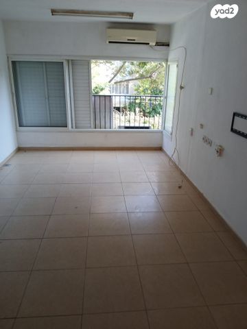 מעפילי אגוז 66