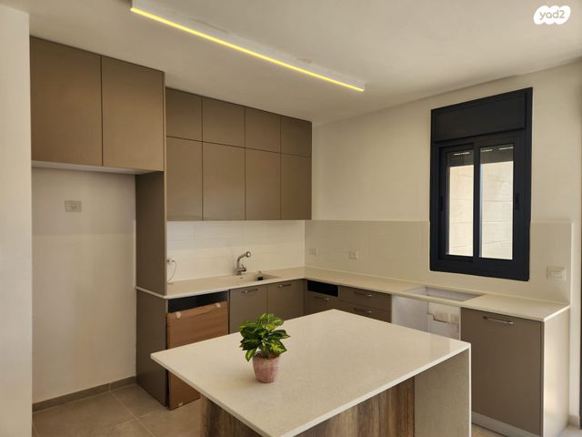 לאה גולדברג 10