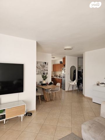 הרב יצחק נסים 71