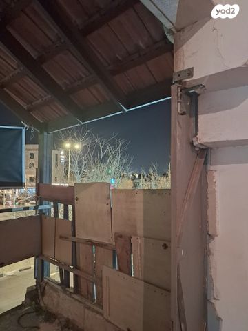 החומה השלישית 16