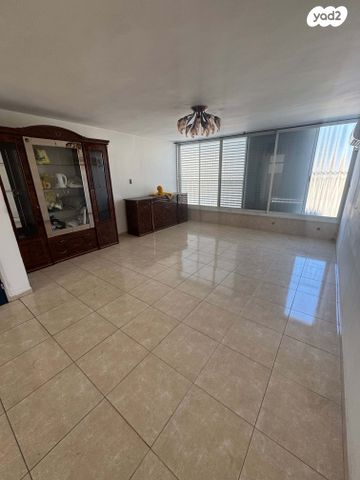 שדרות משה שרת 5