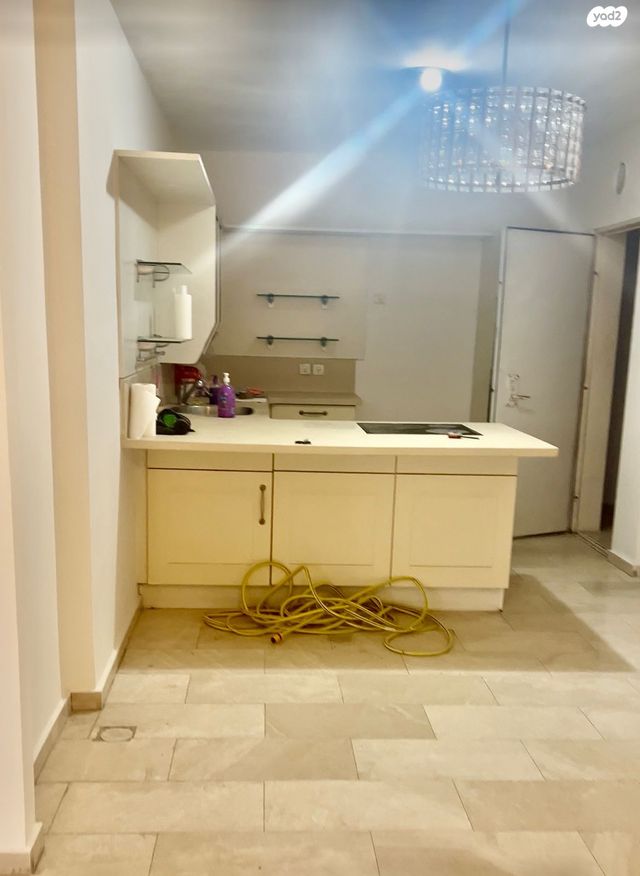 דירה, אורי צבי גרינברג, אזורי חן, גימל החדשה, תל אביב יפו