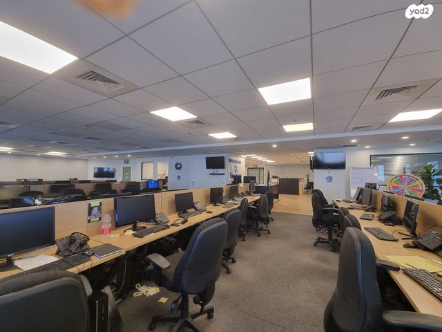 מונטיפיורי, הרכבת