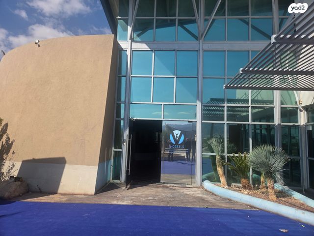 חנויות/ שטח מסחרי