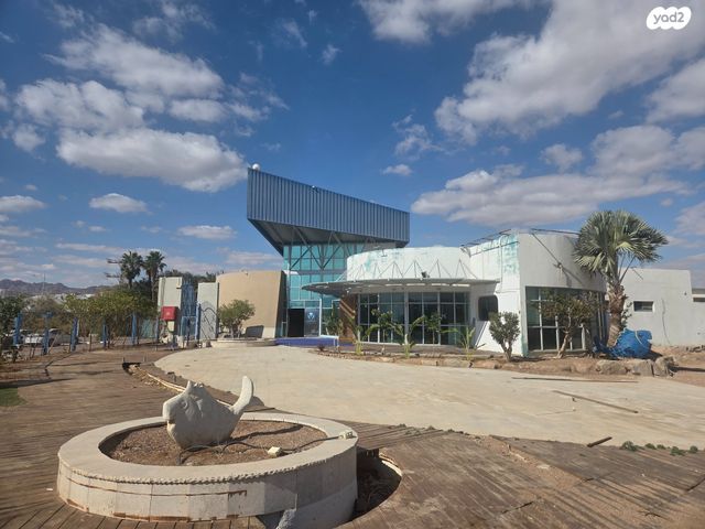 חנויות/ שטח מסחרי