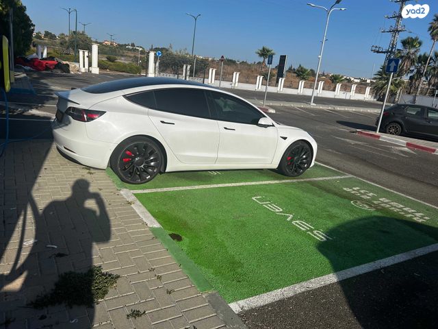 מודעת רכב טסלה מודל 3