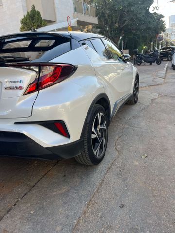 מודעת רכב טויוטה C-HR