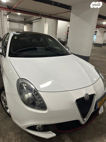 מודעת רכב אלפא רומיאו ג'ולייטה