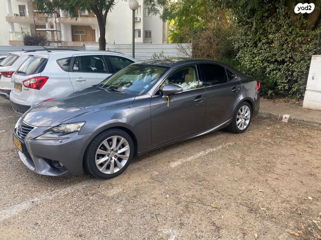 מודעת רכב לקסוס IS