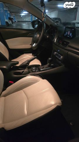 מודעת רכב מאזדה 3