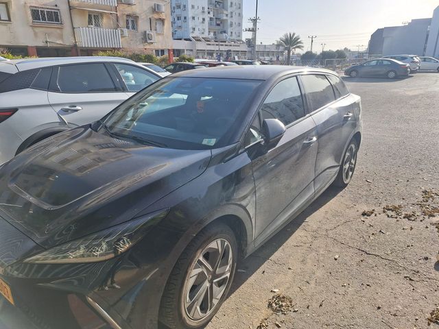 מודעת רכב אם ג'י MG4