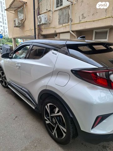 מודעת רכב טויוטה C-HR