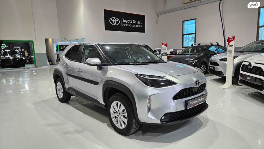 מודעת רכב טויוטה יאריס קרוס