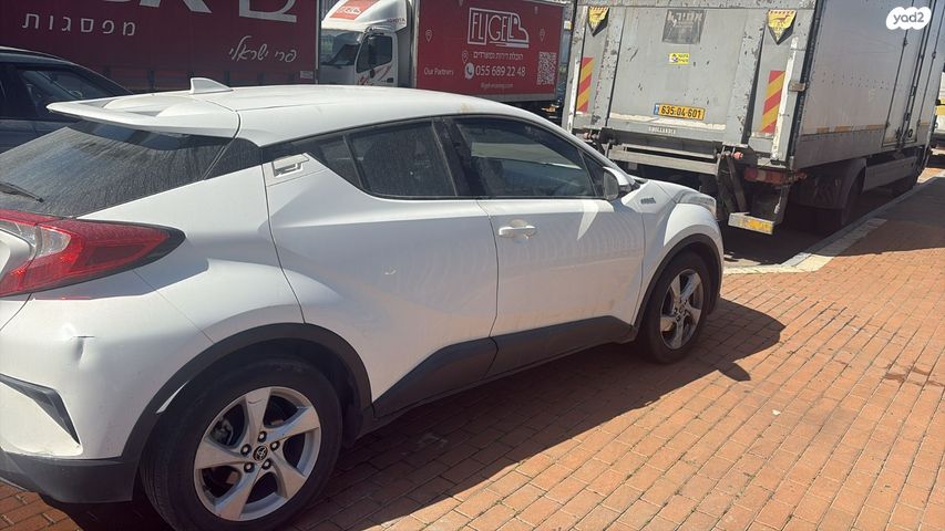 מודעת רכב טויוטה C-HR