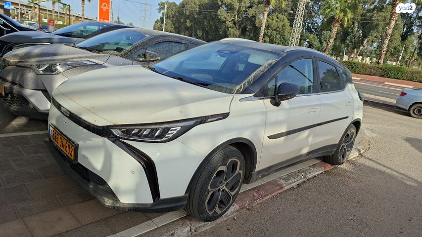 מודעת רכב ג׳ילי Geometry C