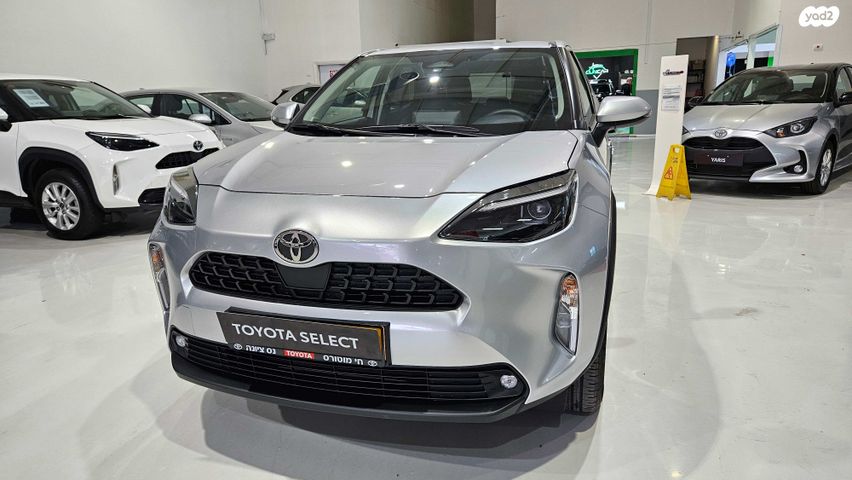 מודעת רכב טויוטה יאריס קרוס