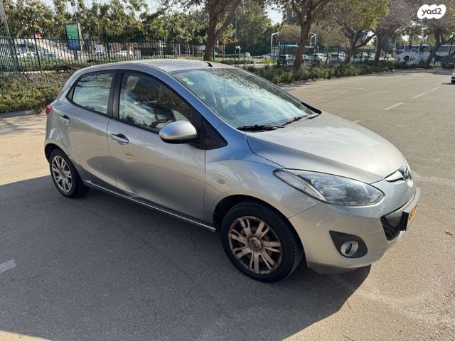 מודעת רכב מאזדה 2