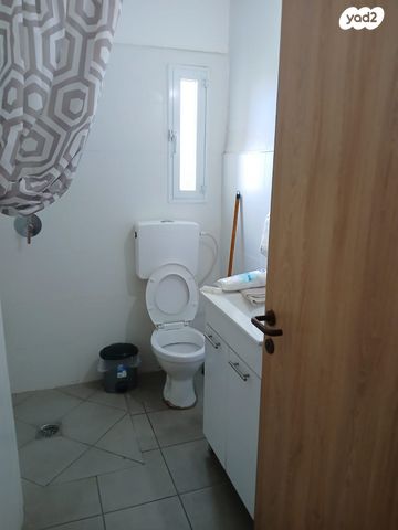 שדרות ירושלים 8