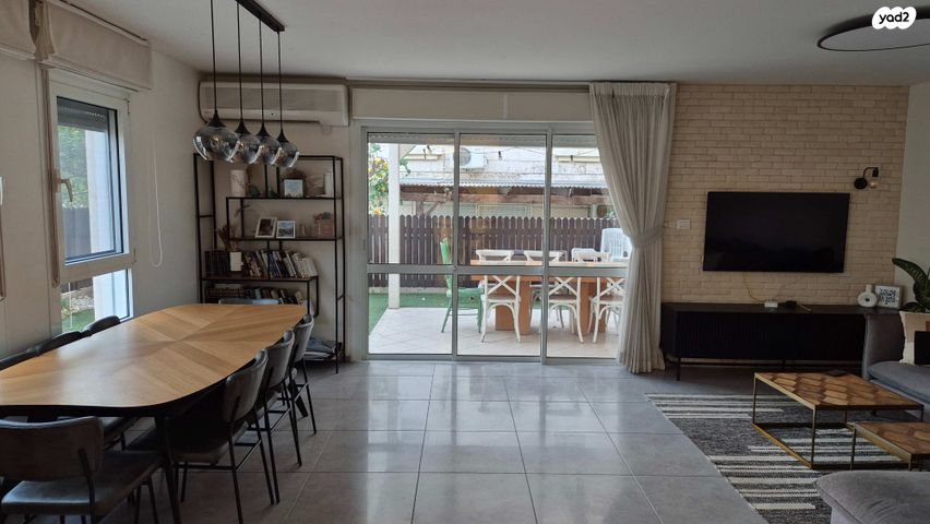 יגאל אלון 11