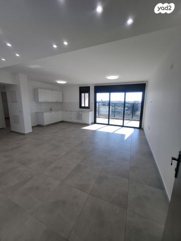 לאה גולדברג 14