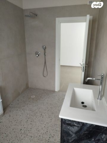 דרך הגלעד 220